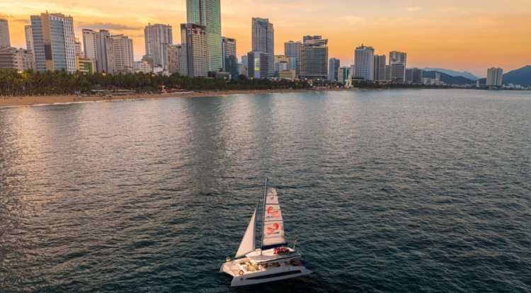 Tour du thuyền Nemo Yatch ngắm hoàng hôn vịnh Nha Trang